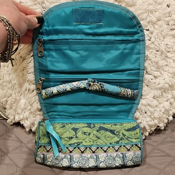 Modella Blue and Green Travel Jeweley Bag with Quilted Design - Picture 7 of 16